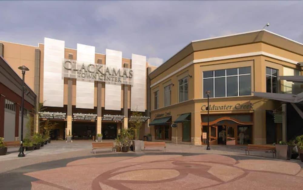 Monarch Hotel & Conference Center Clackamas Exterior photo