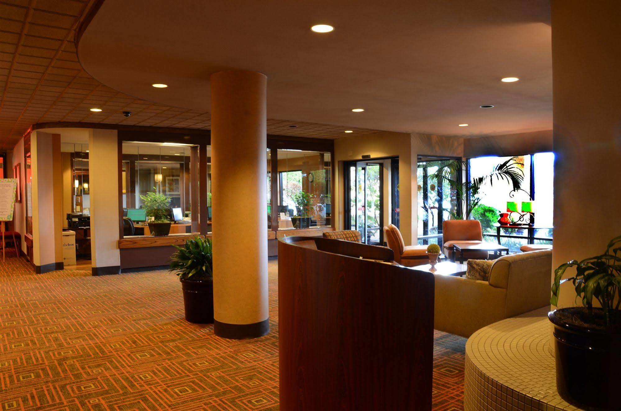 Monarch Hotel & Conference Center Clackamas Exterior photo